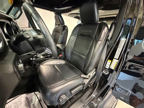 Used 2018 Jeep Wrangler Unlimited Sahara w/ Dual Top Group AWD/4WD image 7