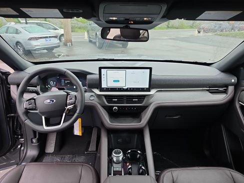 New 2026 Ford Explorer Platinum AWD/4WD image 13