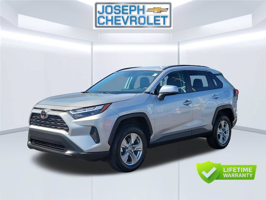 Used 2024 Toyota RAV4 XLE FWD image 2