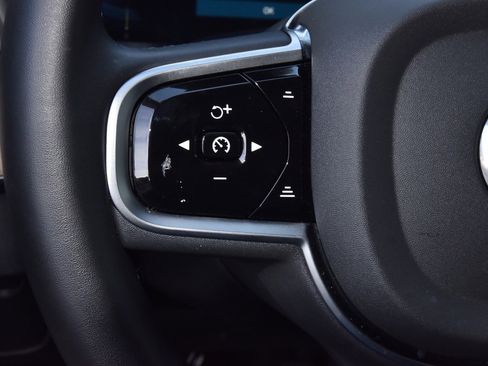 Used 2025 Volvo XC90 B6 Plus image 24