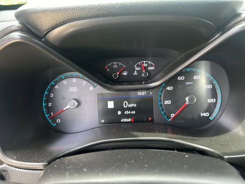 Used 2022 GMC Canyon Denali image 4