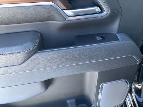 Used 2025 GMC Sierra 2500 Denali w/ Denali Reserve Package image 27