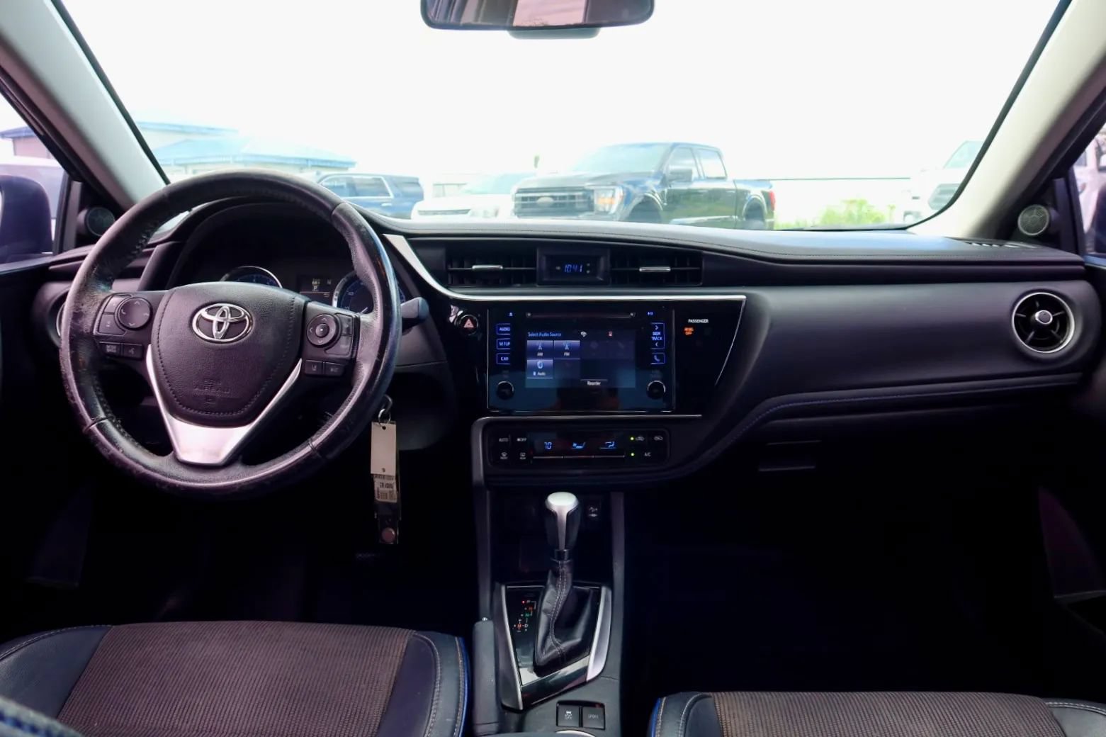 Used 2017 Toyota Corolla SE FWD image 8