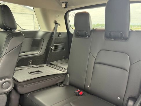 Used 2024 Nissan Pathfinder SL w/ SL Premium Package FWD image 16