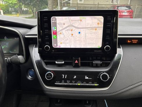 Used 2022 Toyota Corolla LE w/ Premium Interior Package FWD image 22