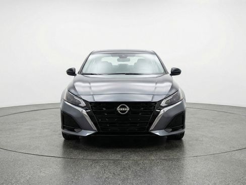 Used 2025 Nissan Altima 2.5 SV image 2