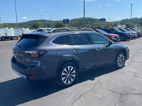 Used 2023 Subaru Outback Touring AWD/4WD image 5
