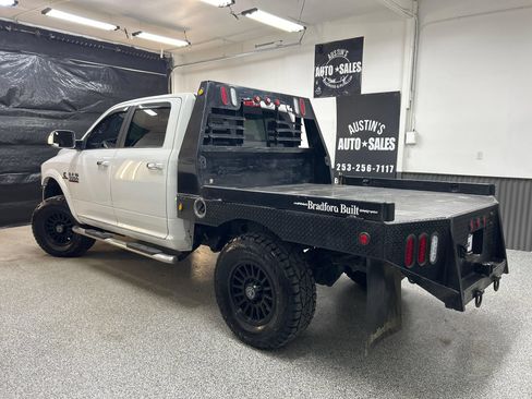 Used 2015 RAM 3500 Laramie w/ Convenience Group AWD/4WD image 4