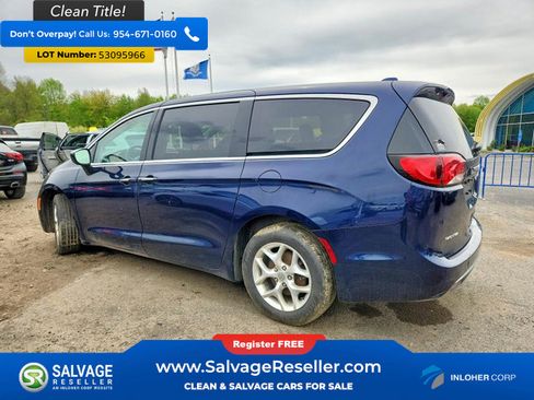Used 2017 Chrysler Pacifica Touring Plus w/ Tire & Wheel Group FWD image 3