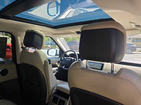 Used 2019 Land Rover Range Rover Sport HSE image 15