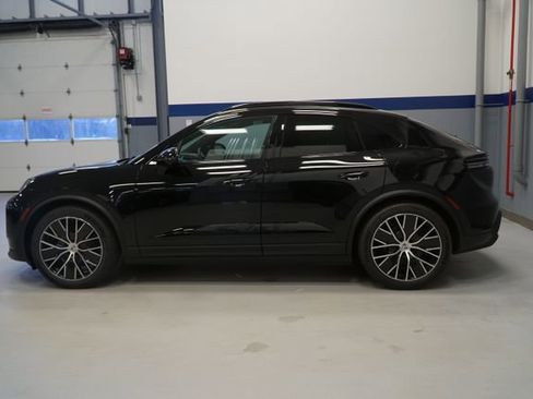 New 2026 Porsche Macan 4 Electric image 2