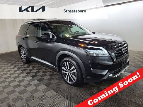 Used 2024 Nissan Pathfinder Platinum w/ Black Appearance Package AWD/4WD image 1