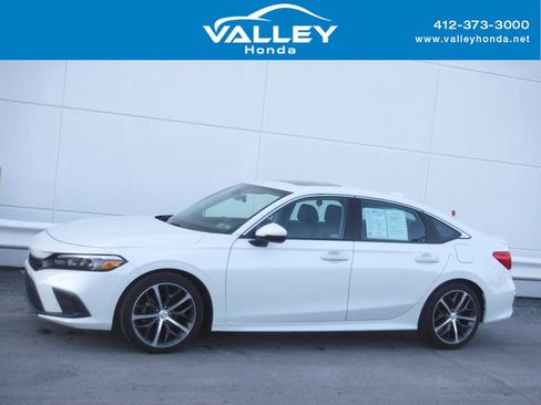 Used 2022 Honda Civic Touring image 2