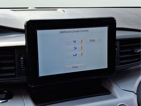 Used 2024 Ford Explorer XLT AWD/4WD image 16