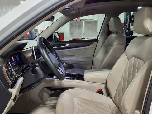 Used 2024 Volkswagen Atlas SEL Premium R-Line image 16