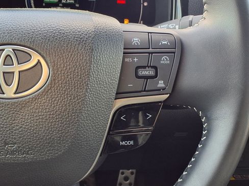 Certified 2025 Toyota Camry SE w/ Convenience Package image 16