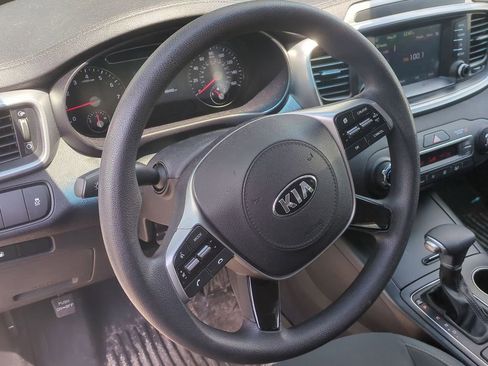 Used 2019 Kia Sorento AWD V6 image 13