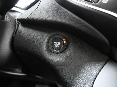 Used 2019 Jeep Cherokee Trailhawk w/ Cold Weather Group AWD/4WD image 32