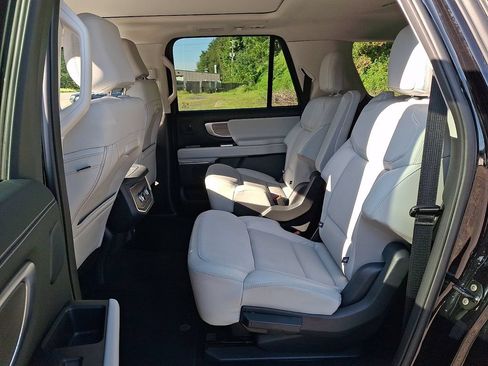 Used 2025 Ford Expedition Max Platinum w/ Driver's Package AWD/4WD image 10