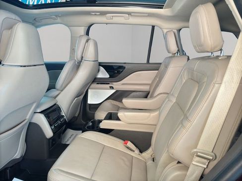 Used 2023 Lincoln Aviator Reserve w/ Equipment Group 201A image 16