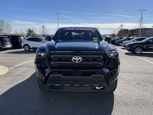 Used 2025 Toyota Tacoma SR image 2