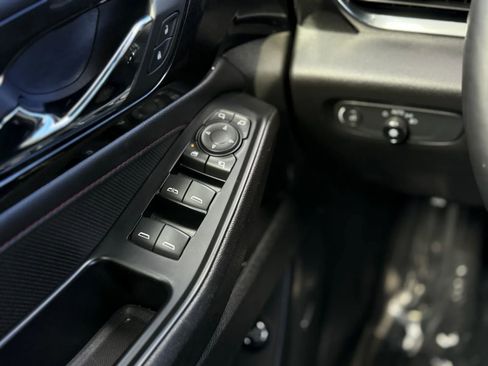 Used 2023 Chevrolet Traverse RS image 26