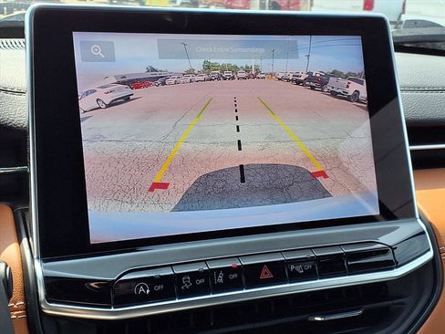 Used 2024 Jeep Compass Limited image 5