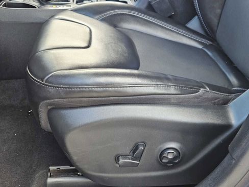 Used 2020 Jeep Cherokee Latitude Plus FWD image 23