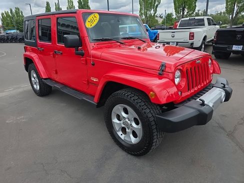 Used 2015 Jeep Wrangler Unlimited Sahara w/ Connectivity Group AWD/4WD image 8