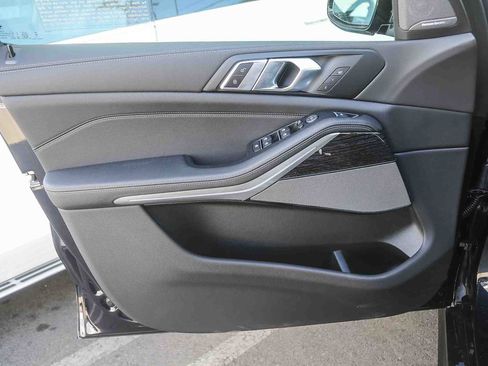 Used 2026 BMW X5 sDrive40i w/ M Sport Package image 17