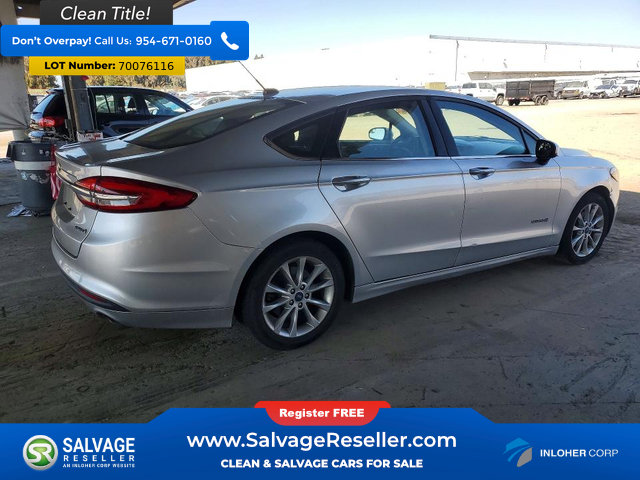 Used 2017 Ford Fusion SE FWD image 4