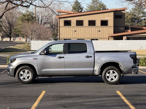 Used 2010 Toyota Tundra 4x4 CrewMax image 8