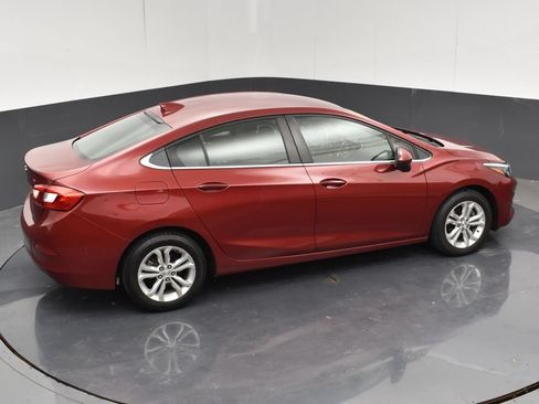 Used 2019 Chevrolet Cruze LT FWD image 30