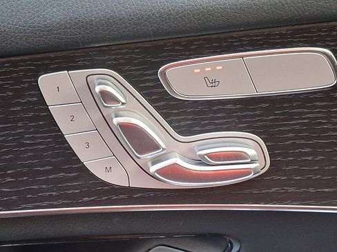 Used 2022 Mercedes-Benz GLC 300 4MATIC SUV image 25