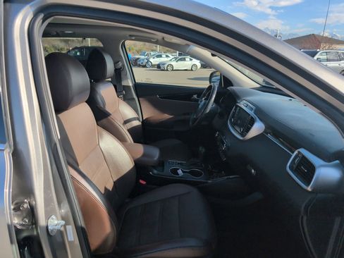 Used 2019 Kia Sorento SX w/ SX Touring Package image 19