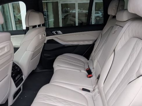 Used 2021 BMW X7 M50i AWD/4WD image 22