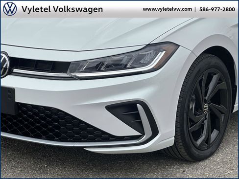 Certified 2025 Volkswagen Jetta SE w/ Sunroof Package image 6