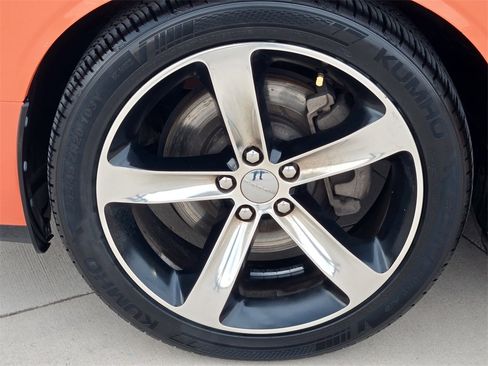 Used 2014 Dodge Challenger R/T image 9