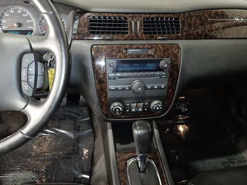 Used 2013 Chevrolet Impala LTZ FWD image 18