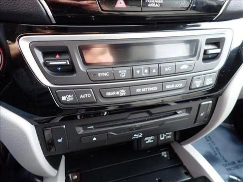 Used 2022 Honda Pilot Touring image 23