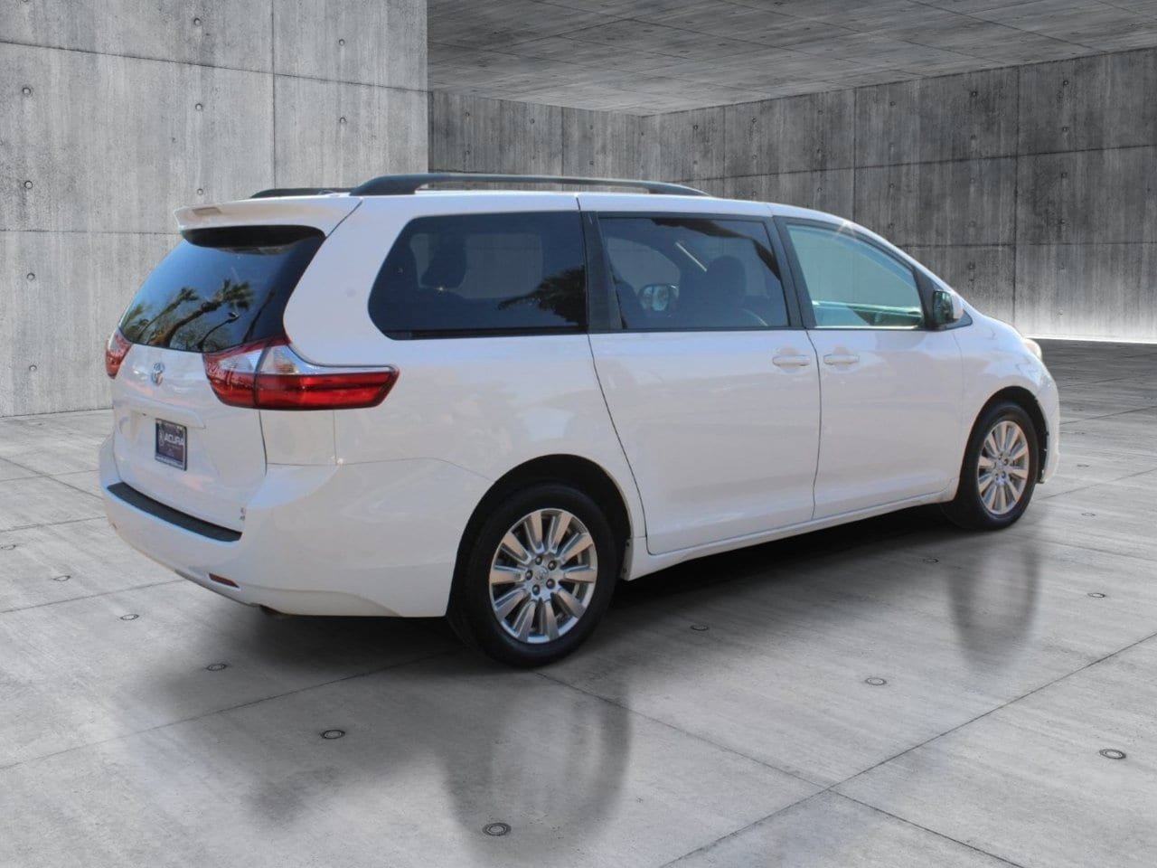 Used 2017 Toyota Sienna LE AWD/4WD image 5