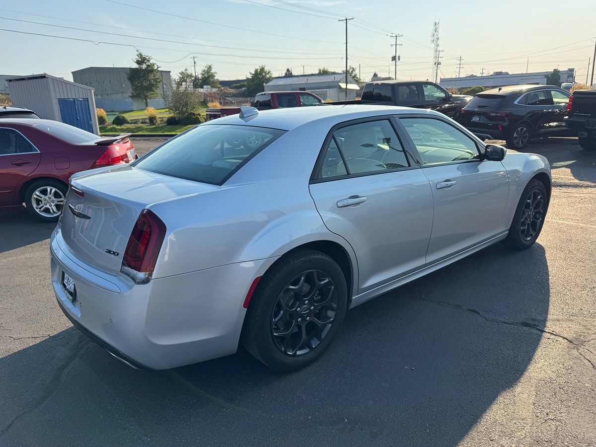Used 2022 Chrysler 300 Touring L AWD/4WD image 11