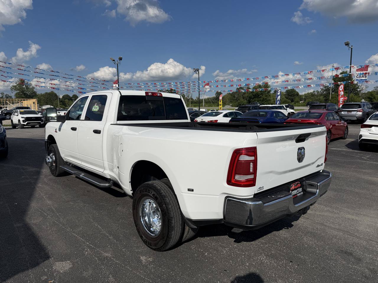 Used 2024 RAM 3500 Tradesman w/ Chrome Appearance Group AWD/4WD image 7