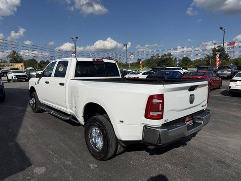 Used 2024 RAM 3500 Tradesman w/ Chrome Appearance Group AWD/4WD image 7