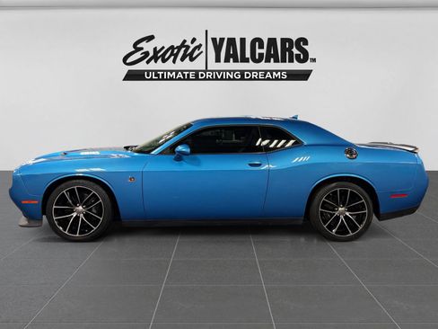 Used 2015 Dodge Challenger R/T Scat Pack w/ Leather Interior Group RWD image 2