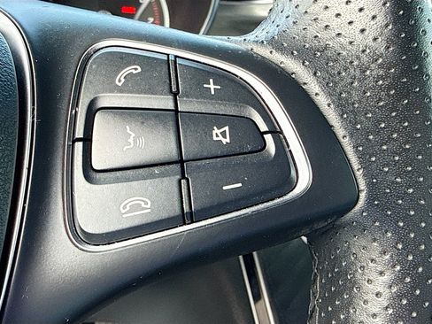 Used 2019 Mercedes-Benz GLC 300 image 38