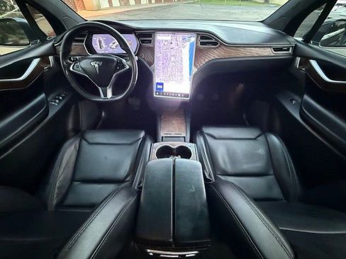 Used 2017 Tesla Model X 90D image 3