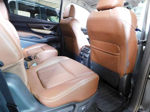 Used 2019 Subaru Ascent Touring w/ Popular Package #2A AWD/4WD image 18