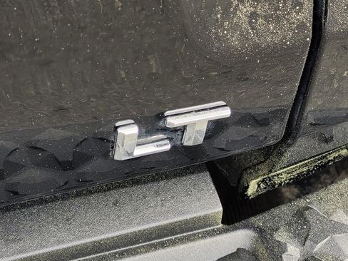 Used 2024 Chevrolet Colorado LT w/ LT Convenience Package III image 8