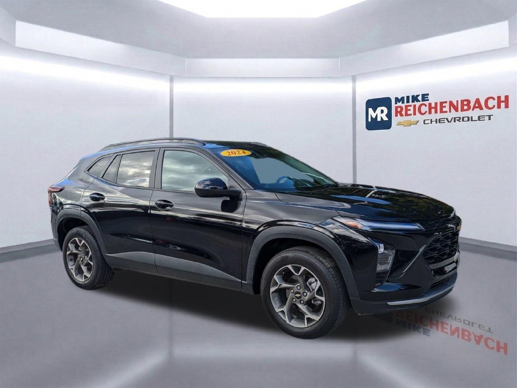 Used 2024 Chevrolet Trax LT w/ Driver Confidence Package FWD image 1